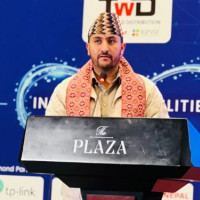 बिच सडकमा  (कथा)