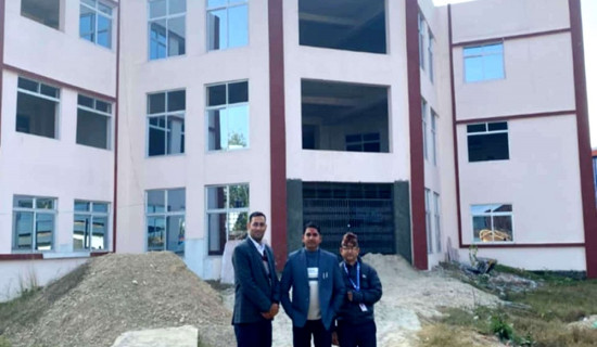 निर्माण कम्पनीको बेवास्ताले पाँच वर्षदेखि जानकीको प्रशासनिक भवन अलपत्र