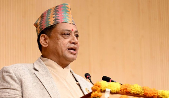 मुख्यमन्त्रीद्वारा एक महिनाको तलब प्रदान