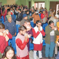 दोखुका किसानलाई कृषि सामग्री वितरण