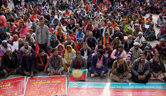 लगुवित्त तथा मिटर ब्याज पीडितको प्रदर्शन   (फोटो फिचर)