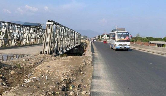 ट्राफिकको निगरानीमा विद्यालयका बस