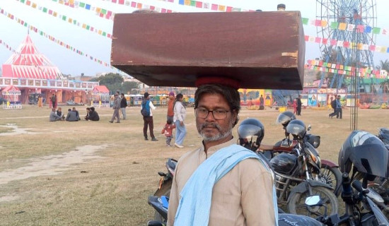 चार दशकदेखि घुमन्ते व्यापार गर्दै दास