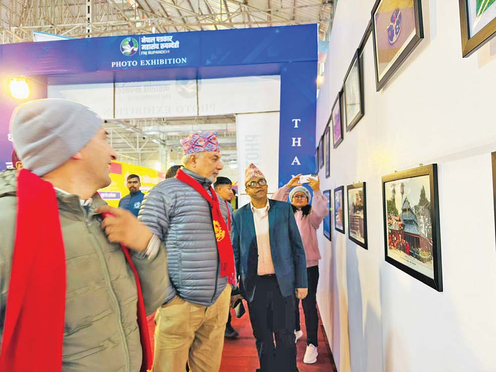 दरबारमा चित्र तथा फोटो प्रदर्शनी