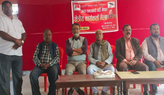 ‘स्मार्ट स्ट्रिट लाइट’  जडानले चोरी घट्दो, रात्री व्यवसाय फस्टाउँदै