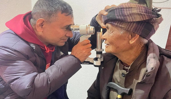 बुढ्यौलीमा फर्कियो दृष्टि