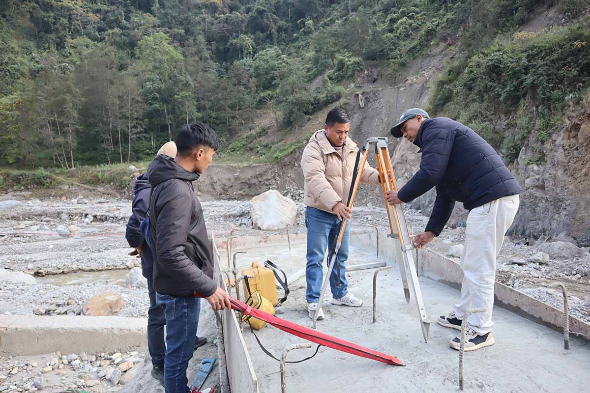 फेमे खोलामा जोड्न थालियो बेलिब्रिज