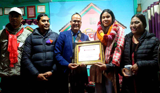 पाइलट टीका चौधरीलाई सम्मान