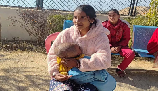 चार महिनाका बालकको पाँच किलोको टाउको,  आर्थिक अभावले भएन उपचार