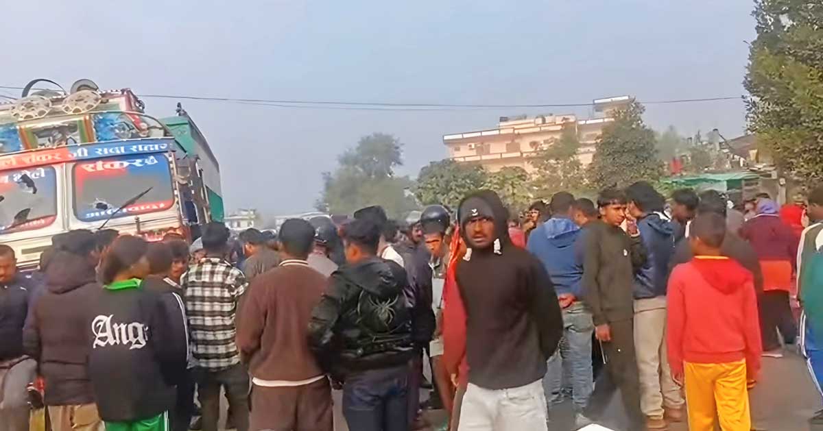 ट्रकको ठक्करबाट वृद्धको मृत्यु भएपछि तनाव