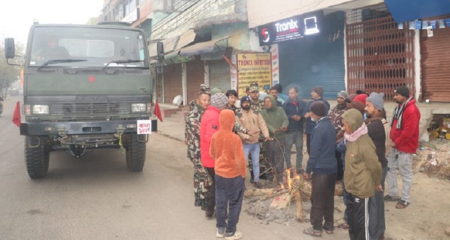 राजविराजमा नेपाली सेनाद्वारा दाउरा वितरण