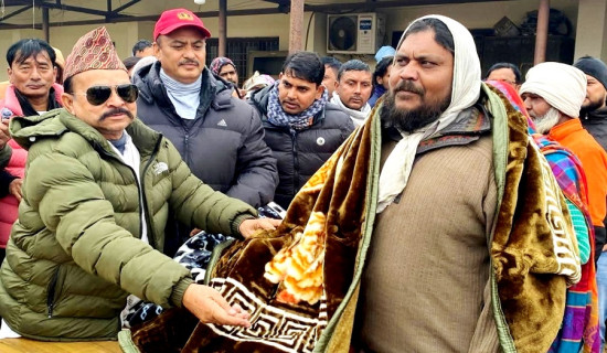 आठ विपन्न परिवारलाई कम्बल वितरण