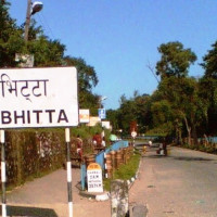 असारे खेतीलाई सिँचाइ गर्न कुलो बनाउन व्यस्त किसान