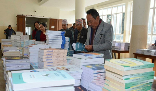 प्रज्ञा–प्रतिष्ठानमा पुरानादेखि नयाँसम्मका पुस्तक प्रदर्शनी