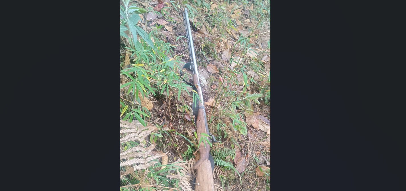 आफैँले बोकेको बन्दुक पड्किँदा...