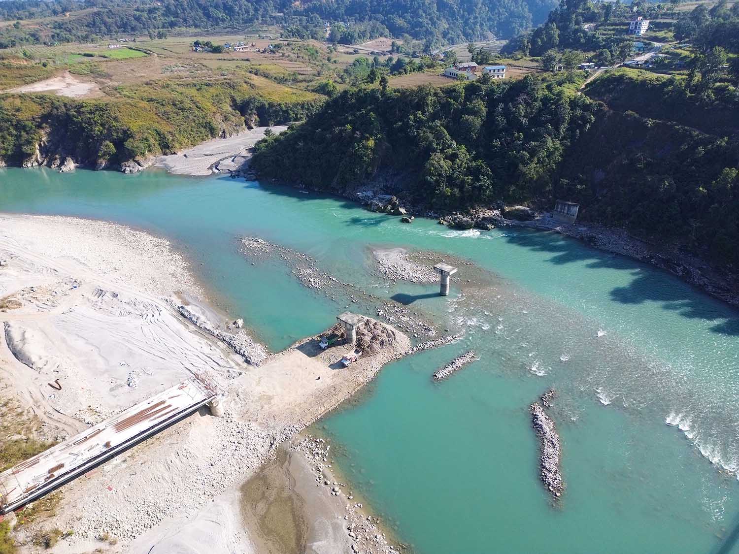 कालीगण्डकीमा निर्माणाधीन पुल