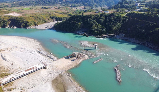 कालीगण्डकीमा निर्माणाधीन पुल