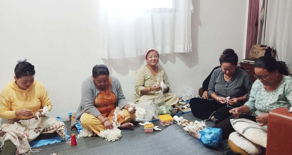 पेवा खर्चेर तालिम र उद्यम : तालिमेको हुन्छ आकर्षक कमाइ