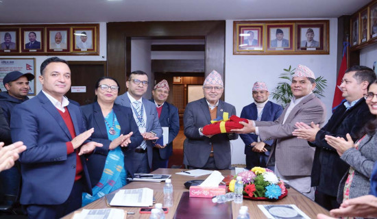 सरकार पेलेरै जान्छ भने चुनौती सामना गर्न काँग्रेस तयार छ : नेता सिटौला