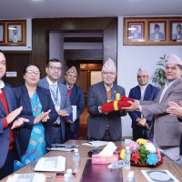 तस्बिरमा एमाले केन्द्रीय कमिटी बैठक