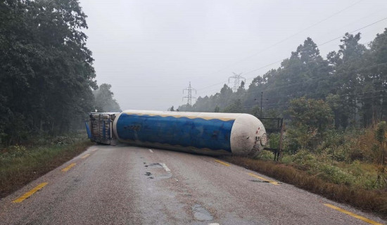 ग्यास बुलेट दुर्घटना, पूर्व–पश्चिम राजमार्ग अवरुद्ध