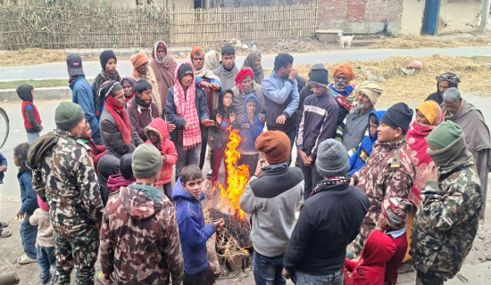 रौतहटमा नेपाली सेनाद्वारा दाउरा वितरण