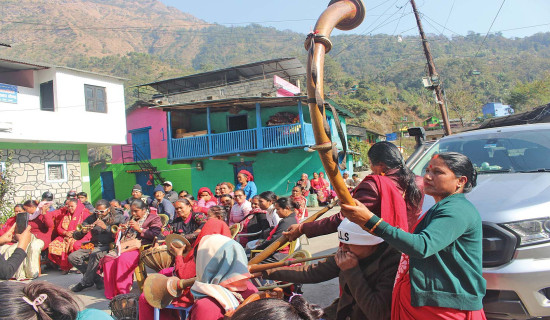 महिलालाई नौमती बाजाको तालिम