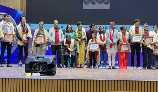 श्रेष्ठलाई अभिनन्दन, ओलीलाई दीर्घ साधना सम्मान