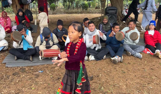 वनभोजमा मारुनी र कौरा जगेर्नाको जमर्को