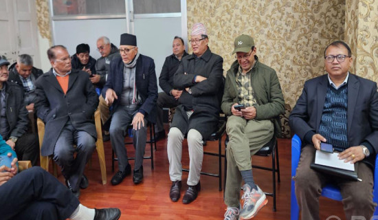 कांग्रेस नेता डा. कोइरालाद्वारा पार्टीको पछिल्लो अवस्था बारेमा छलफल