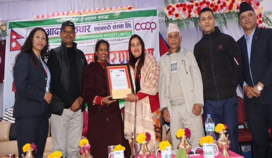 अधिकारीलाई सिर्जनशील पत्रकारिता पुरस्कार