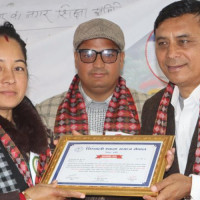 राहत बोकेर रास्कोटका माओवादी नेता भूकम्प प्रभावित क्षेत्रमा