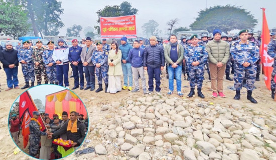 सशस्त्र प्रहरीद्वारा पश्चिमी नाका गड्डाचौकीबाट झण्डा मार्च कार्यक्रम सुरु