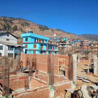 बसमाथि ढुङ्गा खस्दा एक जनाको मृत्यु