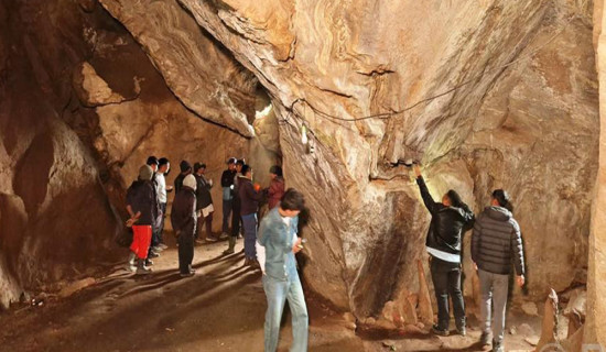 श्रमदानमार्फत धन्नेश्वरी गुफा सरसफाइ