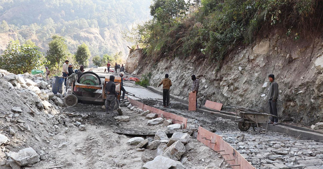 मार्ग खुलेको १७ वर्षपछि भिरकाटे–दोवा सडक स्तरोन्नति