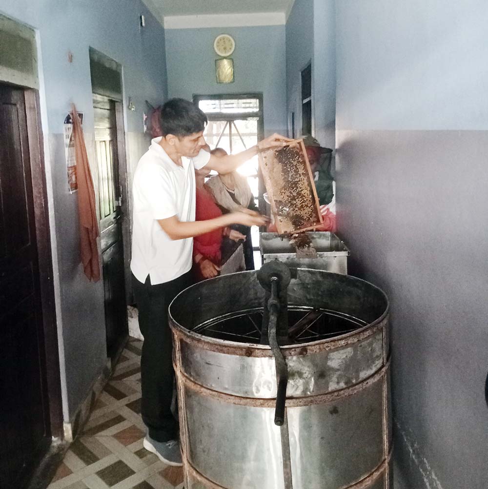 मौरीपालनबाट मासिक एक लाख