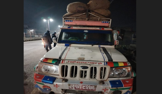 गाडीसहित अवैध माछा बरामद