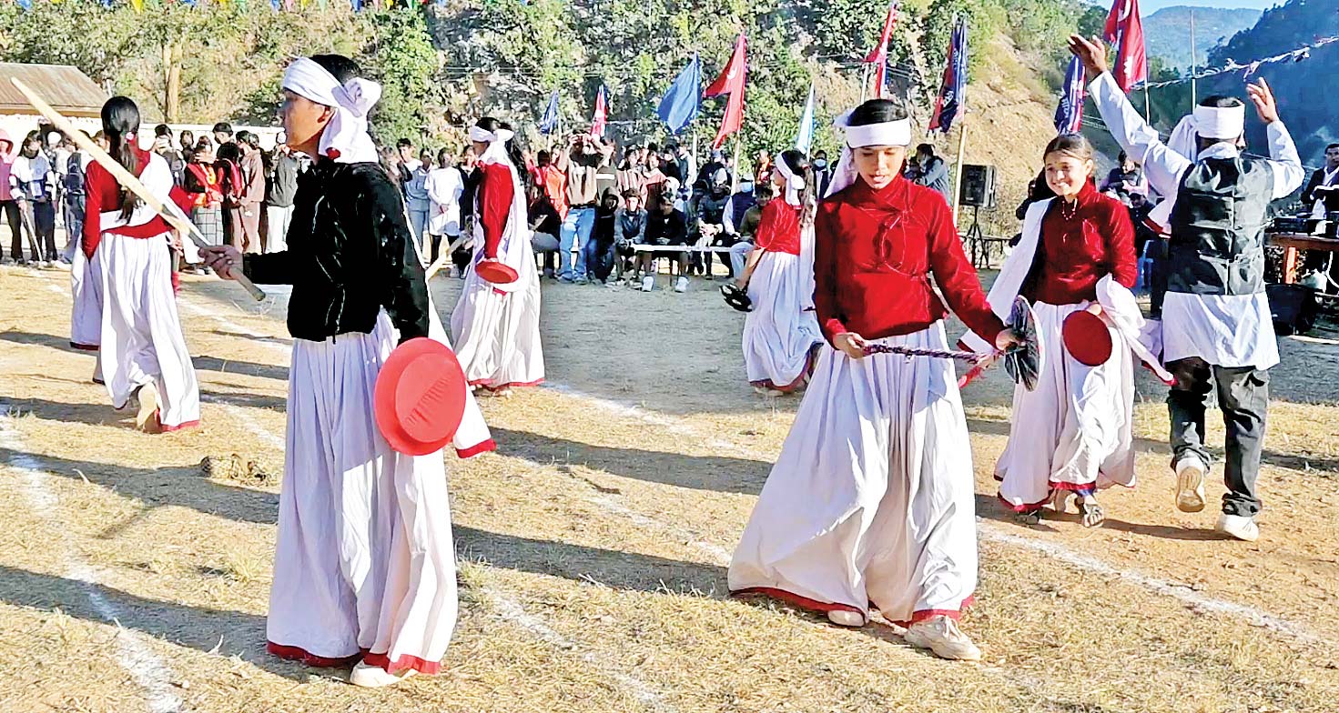 बालबालिकाले देखाए पैंसरी र हुड्केली