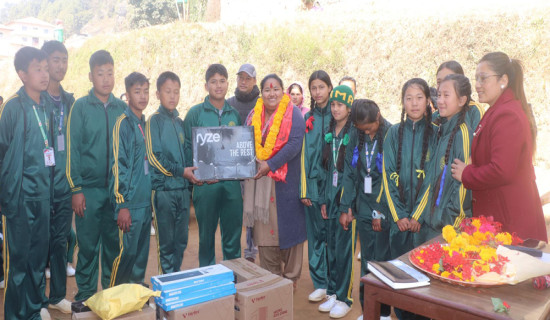 समता स्कुललाई कम्प्युटर हस्तान्तरण