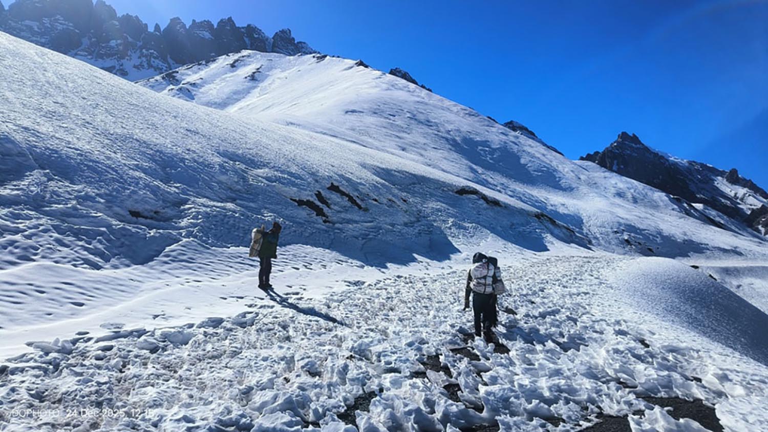 हिउँ परेपछि पदयात्रीलाई सकस