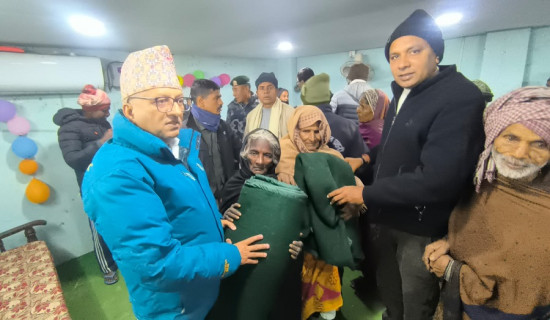 बलान बिहुलमा कम्बल वितरण