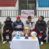 बाढीमा फसेका स्वास्थ्यकर्मीको सकुशल उद्धार