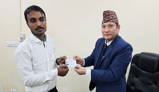 पाँच वर्षको दौडधुप र सङ्घर्षपछि मोहनले पाए नेपाली नागरिकता