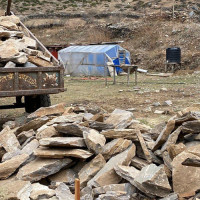 समयमै मुआब्जा नपाउँदा घरबारविहीन भएको गुनासो