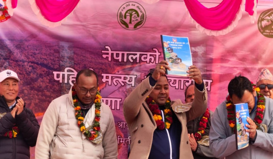 माइक्रोबसको ठक्करबाट एक बालकको मृत्यु, एक महिला घाइते