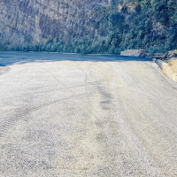 पुल नहुँदा जोखिम मोलेर खोला तर्न बाध्य