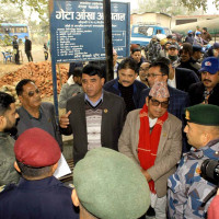 देवता रिसाउने डरले जीर्ण पुलबाटै जोखिमपूर्ण यात्रा गर्न बाध्य