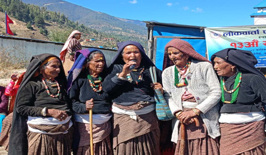 खसभाषीको सङ्ख्या एक लाखभन्दा माथि