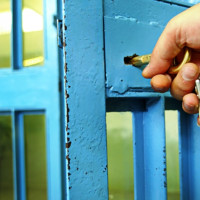 बालबालिकाले देउसीभैलो खेलेर जुटाएको रकमबाट ताराखेतमा सडकबत्ती